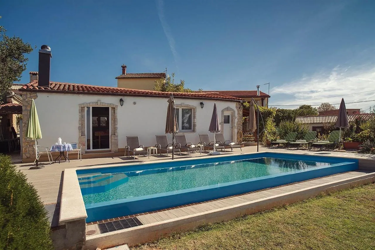 Preiswerte Und Schoene Ferienwohnung Mit Pool, Wlan, Terrasse Und Grill Barat  0*, Barat (Rovinj) 크로아티아