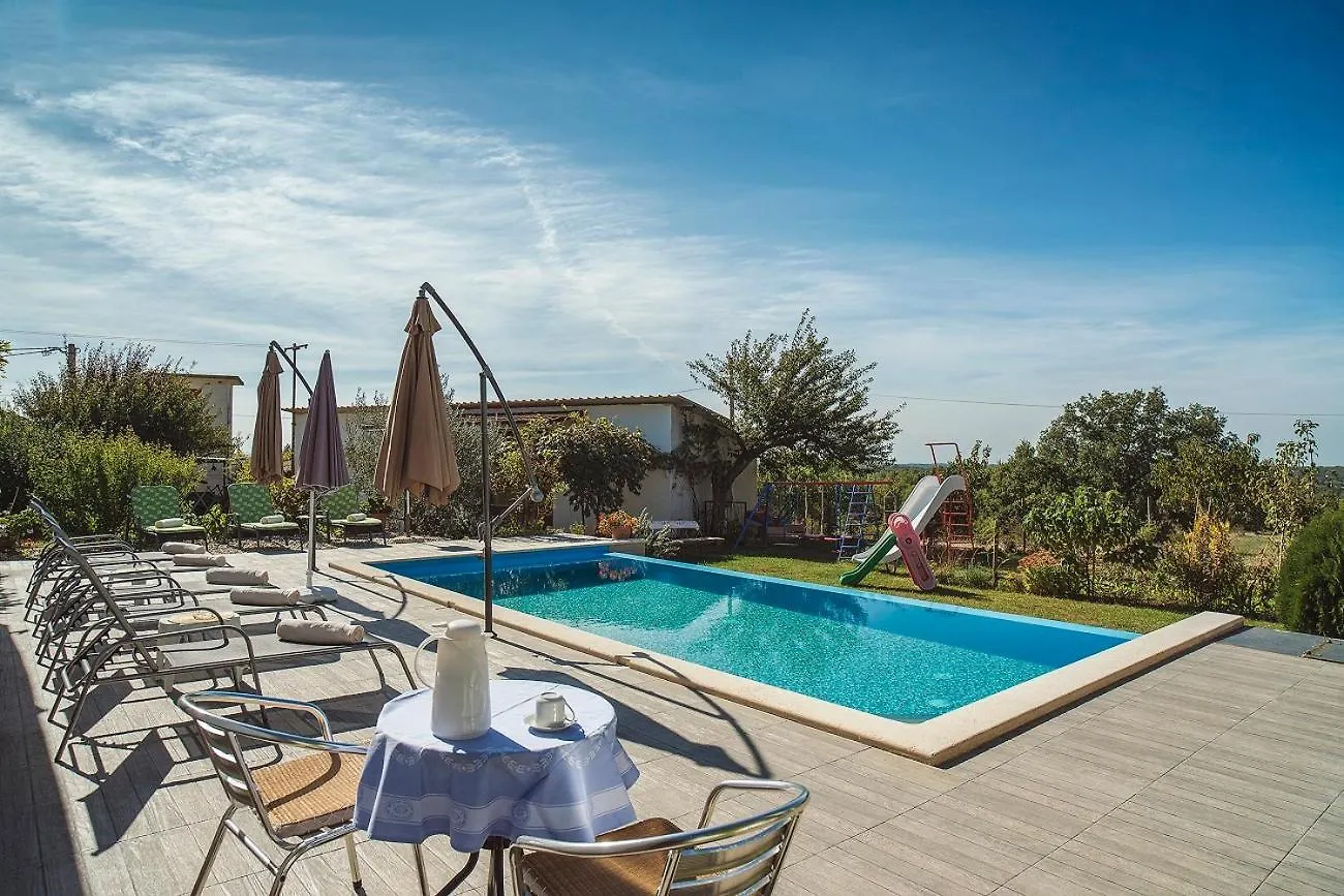 Preiswerte Und Schoene Ferienwohnung Mit Pool, Wlan, Terrasse Und Grill Barat