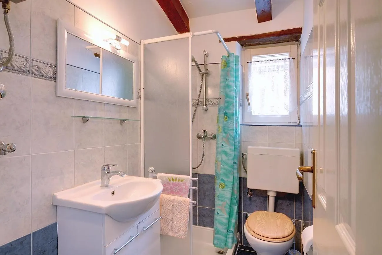 Preiswerte Und Schoene Ferienwohnung Mit Pool, Wlan, Terrasse Und Grill Barat  아파트