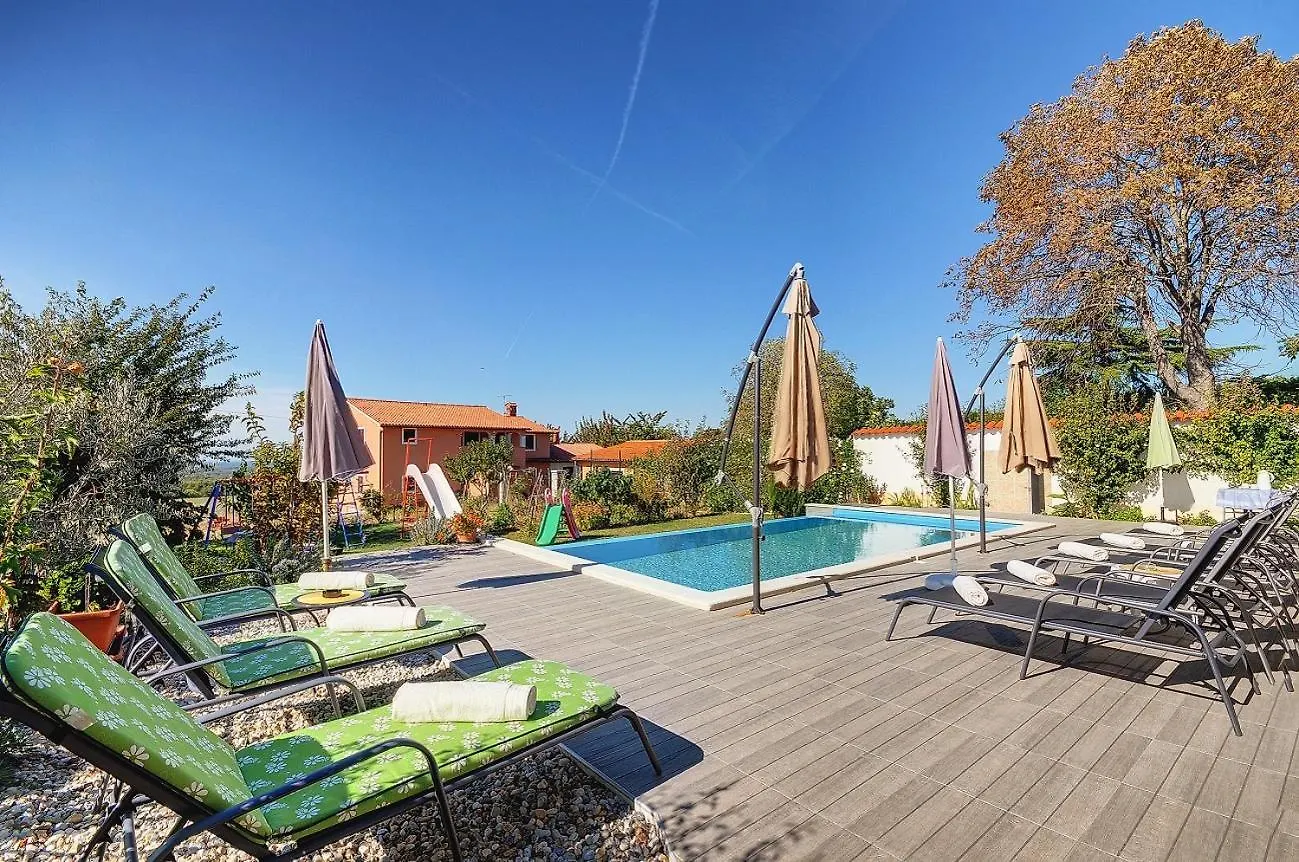 Preiswerte Und Schoene Ferienwohnung Mit Pool, Wlan, Terrasse Und Grill Barat  0*, Barat (Rovinj)
